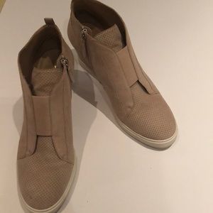 Dusty pink boots with platform heel